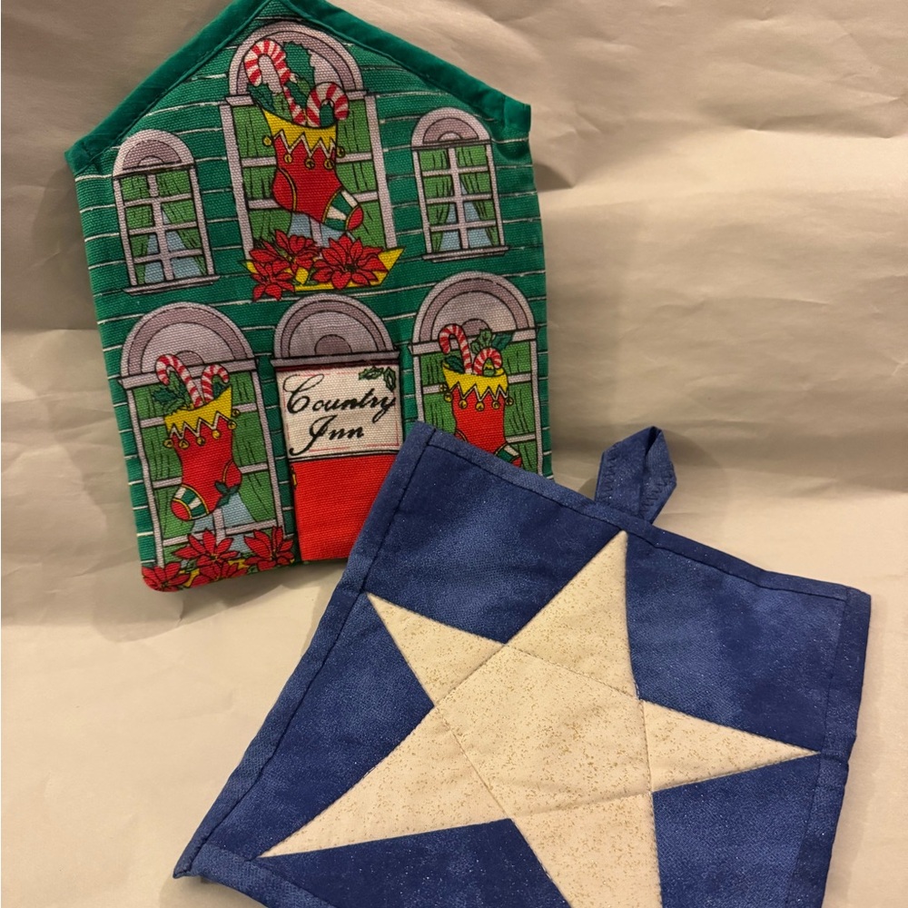 Festive Pot Holders Set with Star and Holiday Design Vintage